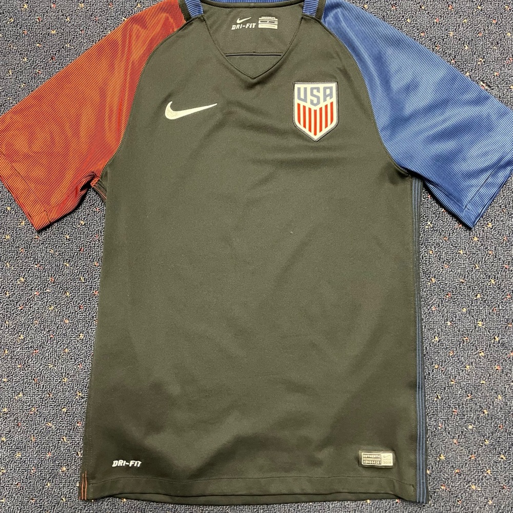 US Soccer jersey - men’s small